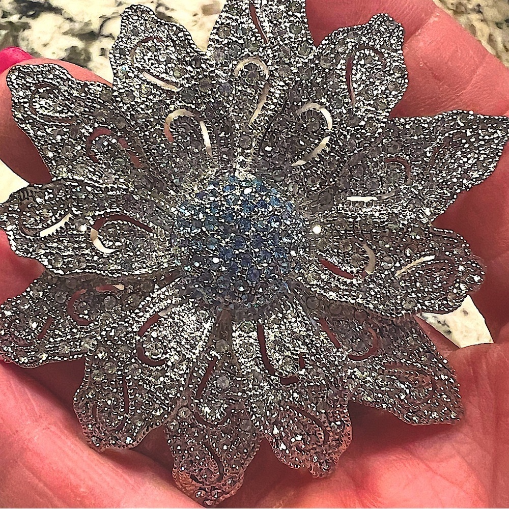 Rare Find Vintage Signed Lum Nu Flower Brooch